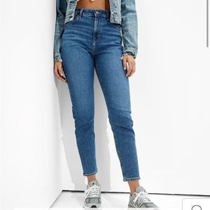 American eagle stretch mom Jean size 2 short